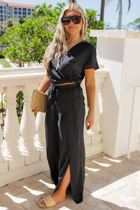 Resort Bound V-Neck Crop Top - Black