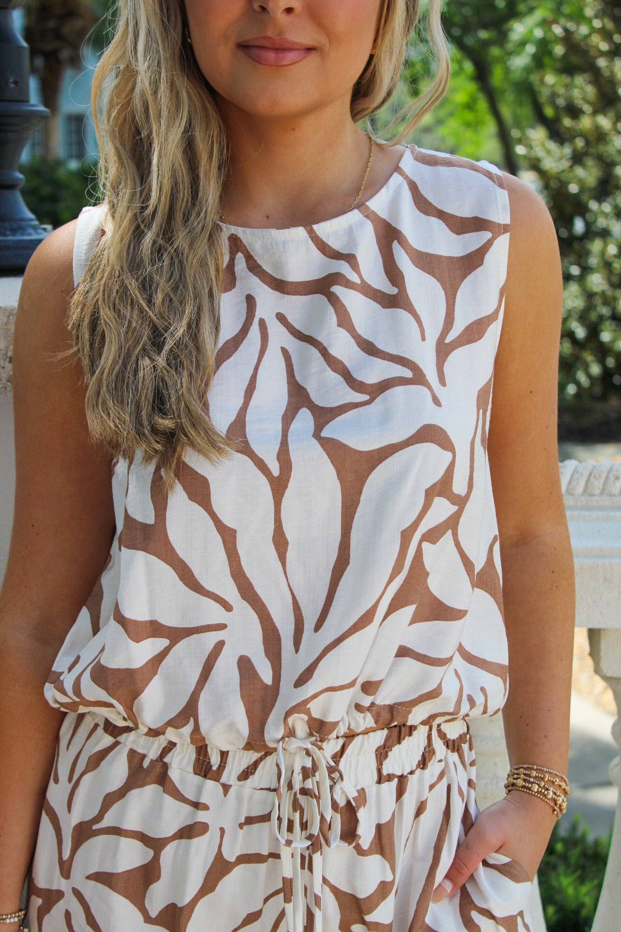 Dreaming Of The Tropics Sleeveless Top - Ivory/Taupe