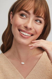 Kendra Scott: Elisa Gold Short Pendant Necklace - White Opal | Makk Fashions