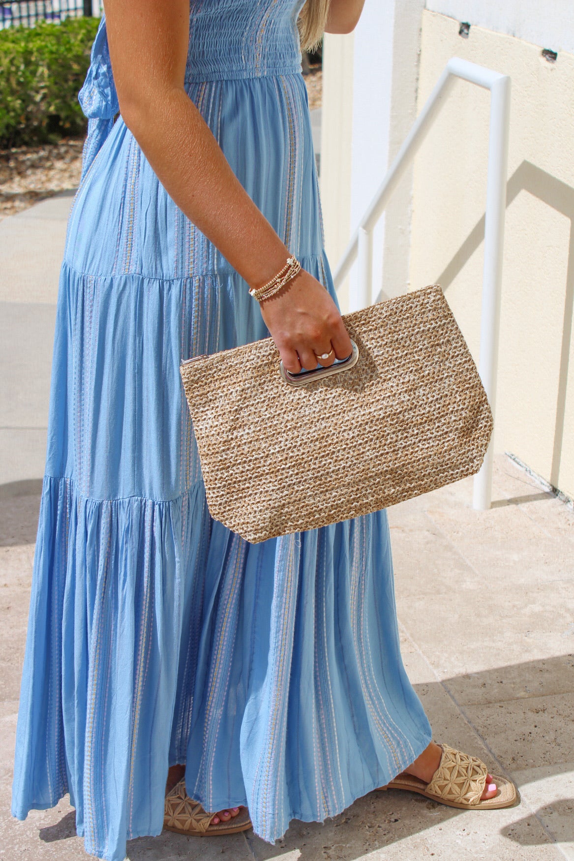 Resort Ready Straw Clutch With Handle - Taupe
