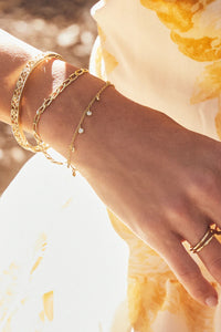 Kendra Scott: Kelly Bangle Bracelet - Gold | Makk Fashions