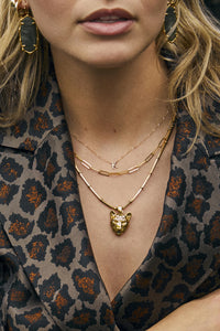 Kendra Scott: Maura Vintage Gold Jaguar Short Pendant Necklace - Sage | Makk Fashions