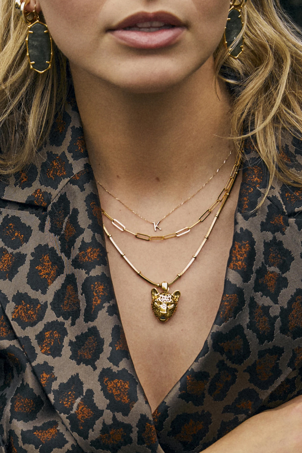 Kendra Scott: Maura Vintage Gold Jaguar Short Pendant Necklace - Sage | Makk Fashions