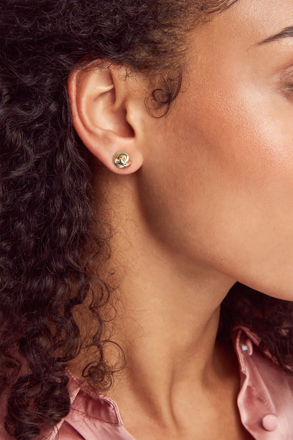 Kendra Scott: Presleigh Love Knot Stud Earrings - Gold | Makk Fashions