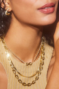 Kendra Scott: Annie Gold Infinity Pendant Necklace - White Crystal | Makk Fashions