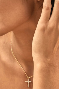 Kendra Scott: Cross Pendant Necklace White Crystal - Gold | Makk Fashions