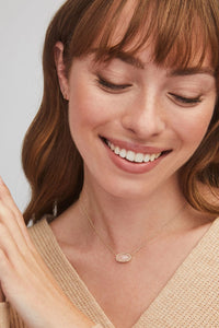 Kendra Scott: Elisa Gold Short Pendant Necklace - Rose Quartz | Makk Fashions