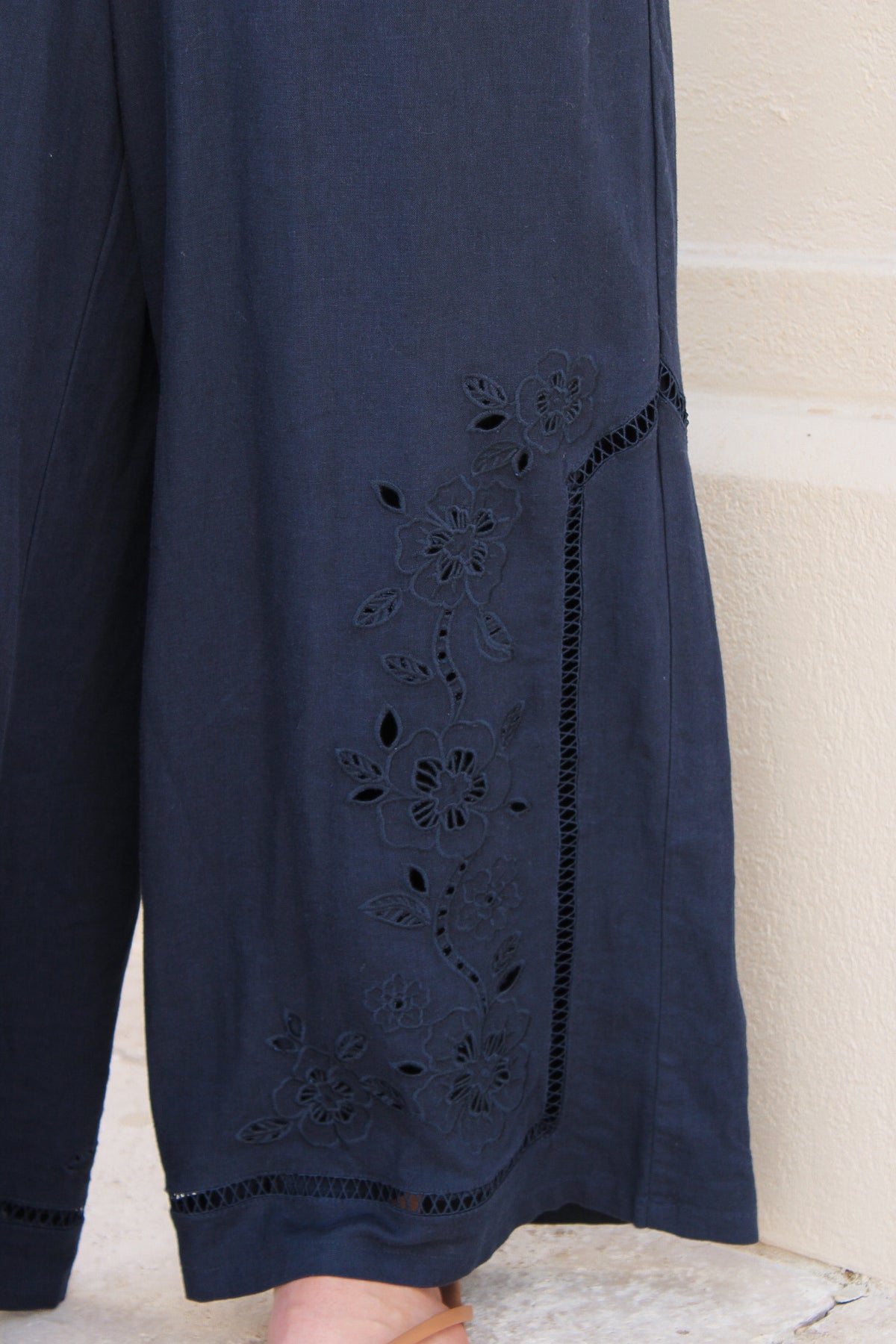 Z Supply: Sid Embroidered Woven Pant - Eclipse