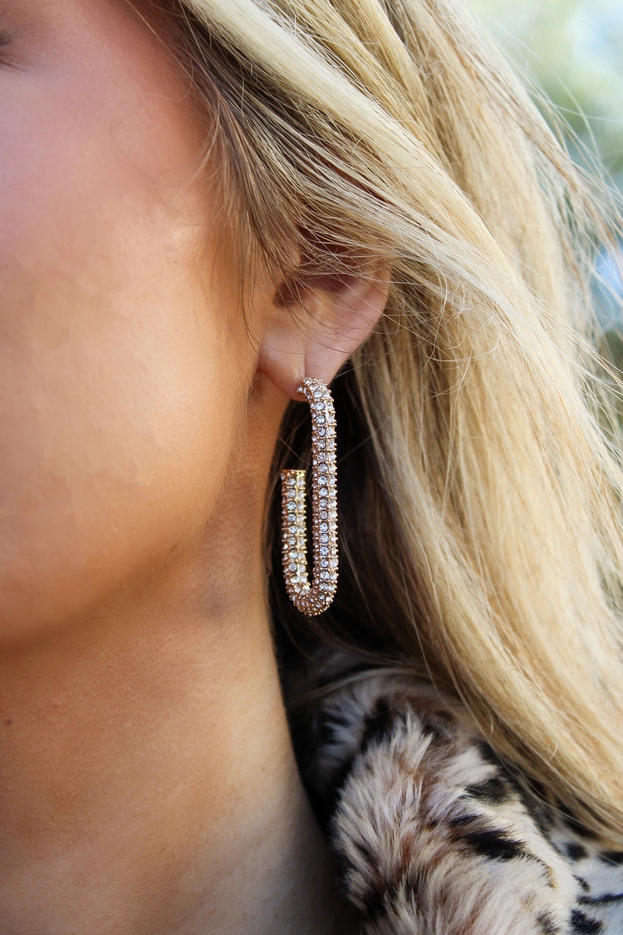 Rhinestone Oval Hoop Earrings - Gold