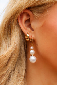 Graduated Pearl Drop Earrings - White