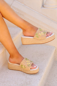 The Hallie Embroidered Raffia Platform Slide - Natural