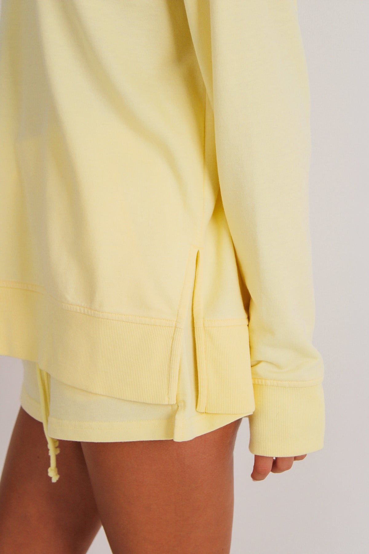 Z Supply: Modern V-Neck Weekender - Sunnyside