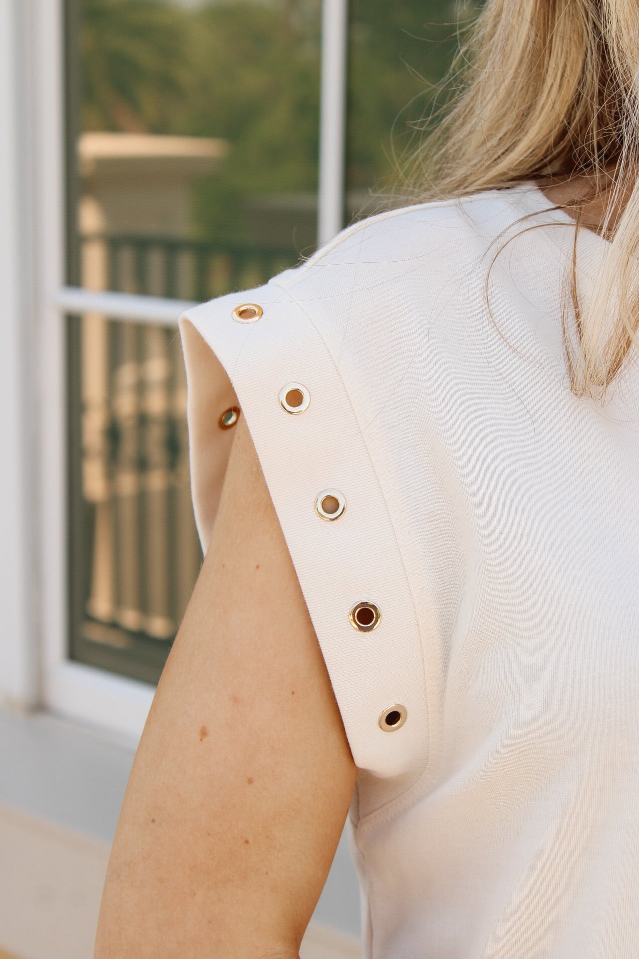 Z Supply: Camino Grommet Top - Sandstone