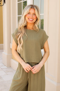Sadie & Sage: Sugarloaf Cuffed Top - Olive