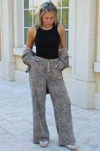 Z Supply: Hunter Knit Leopard Knit Pant - Desert Tan