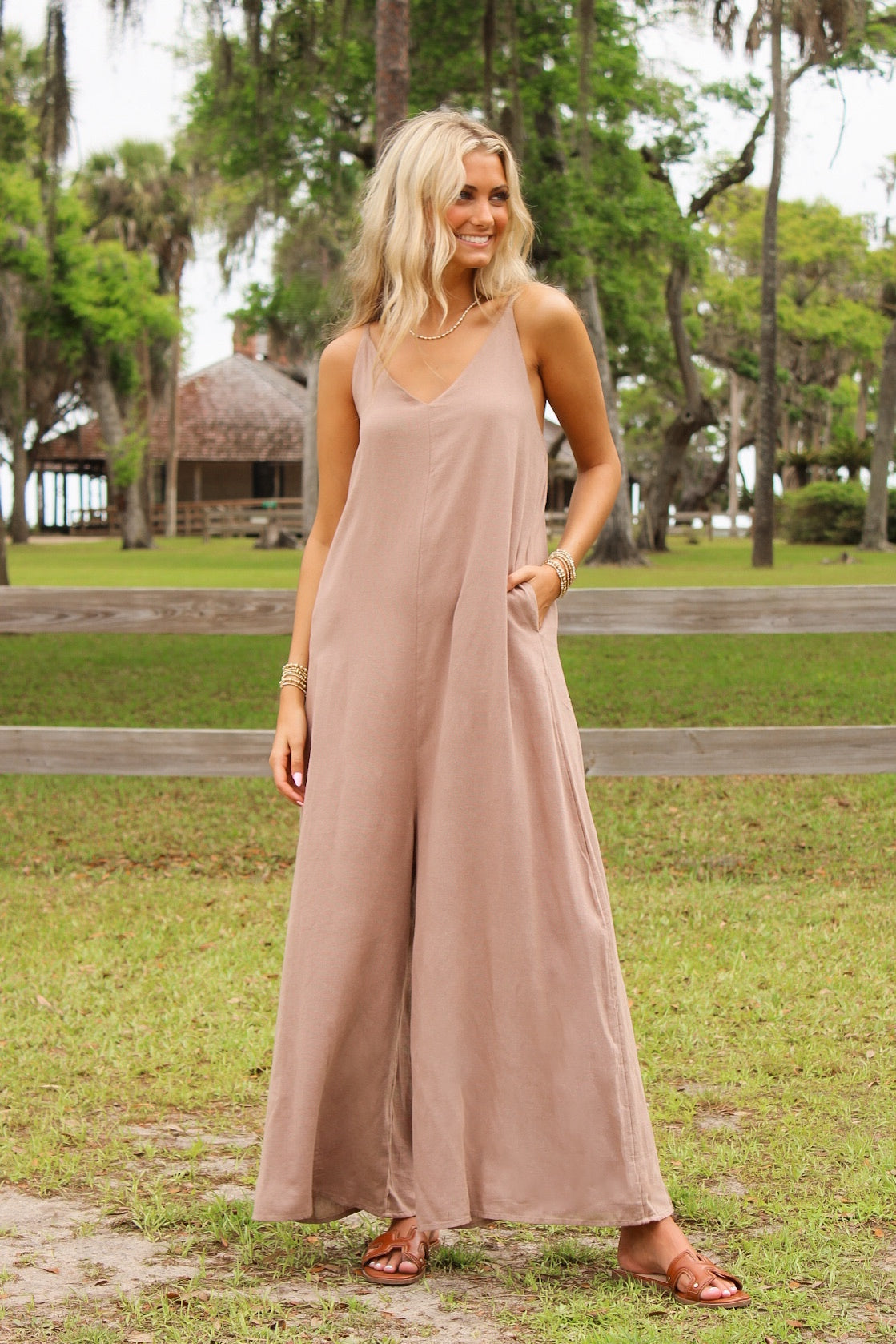 The Minimal Moment Wide Leg jumpsuit - Mocha