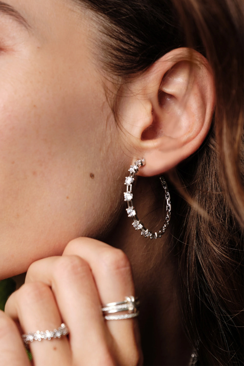 Kendra Scott: Lexi Silver Hoop Earrings - White Crystal | Makk Fashions