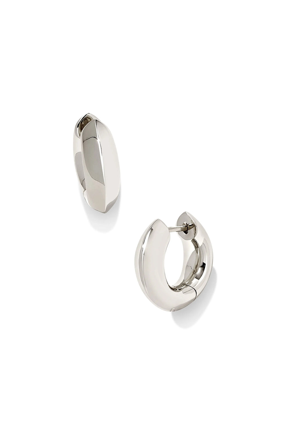 Kendra Scott: Mikki Metal Huggie Earrings - Silver | Makk Fashions