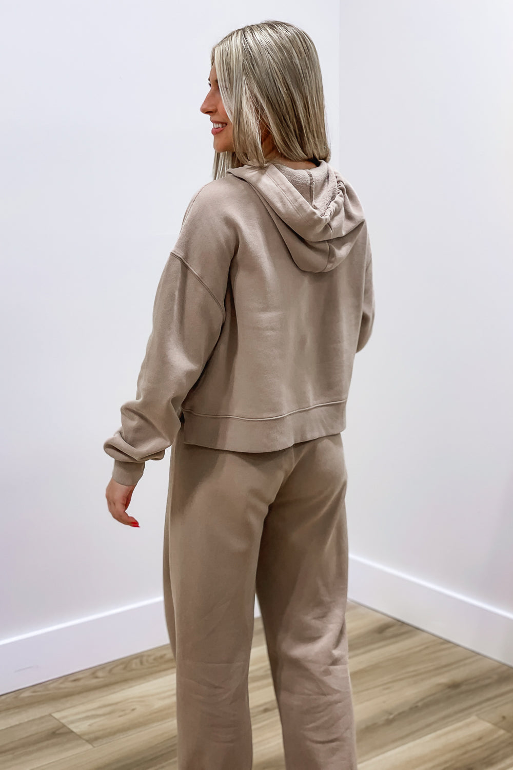 Z Supply: Jacobi Sweatshirt - Latte | Makk Fashions