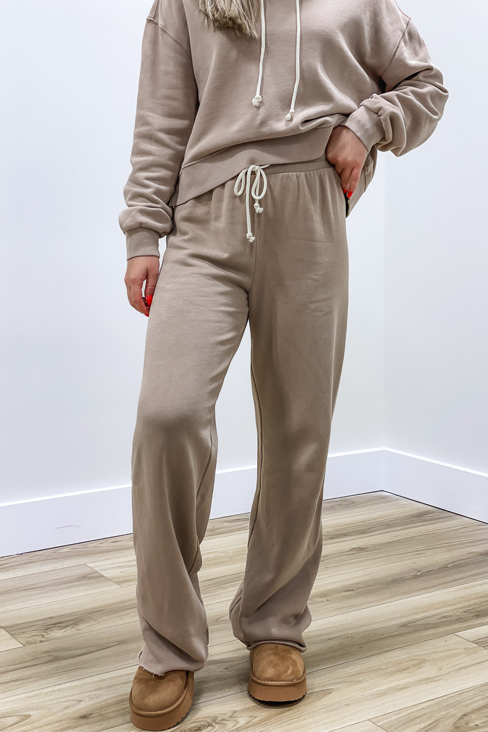 Z Supply: Layton Sweatpants - Latte | Makk Fashions