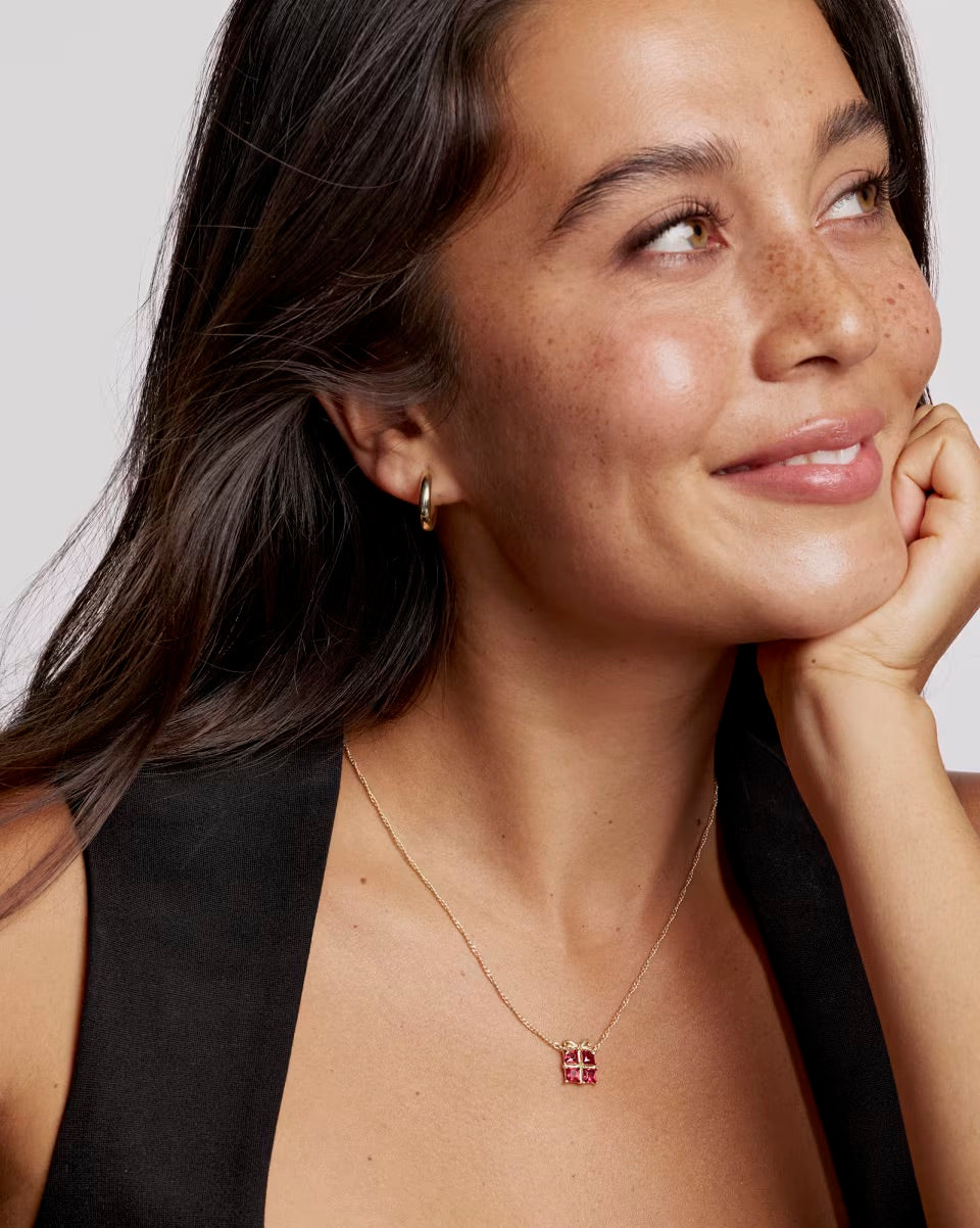 Kendra Scott: Present Short Pendant Necklace